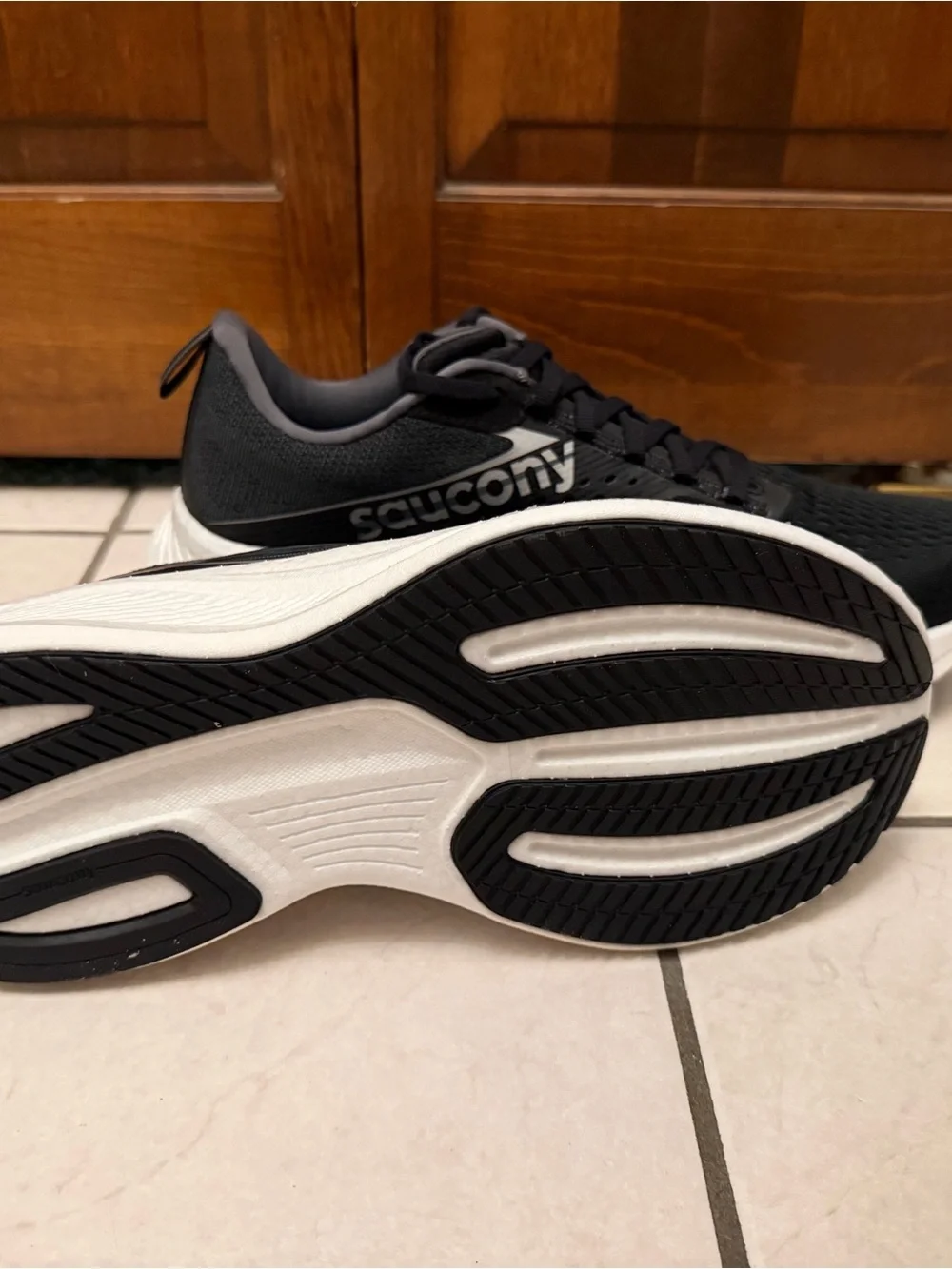 NWT (no box) Women’s Saucony Ride 17 Running Shoes, Size 10